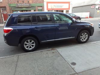 2011 Toyota Highlander sports utility