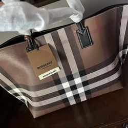 Burberry purse