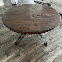 Wooden table with crank - adjustable height