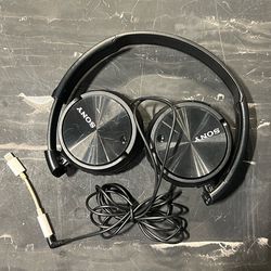 Sony Noise Cancelling Wires Headphones w/ iPhone adapter