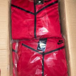 RED MEDIUM NIKE TECH FULL SET