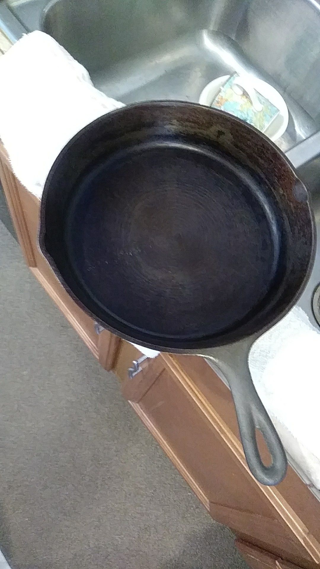 Cast iron pan