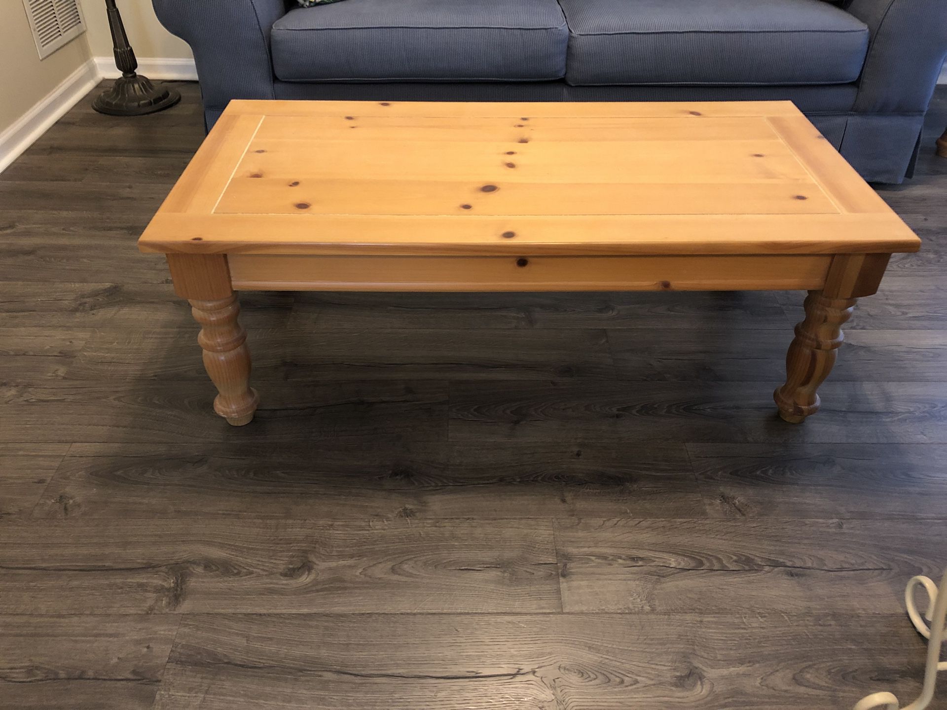Set of pine living room tables/ Broyhill