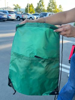 Médium size water resistant drawstring bag