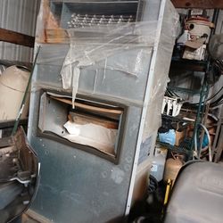 2   1/2 Ton Ac And Heat Wall Unit 