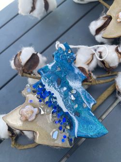 Beautiful resin tree ornaments