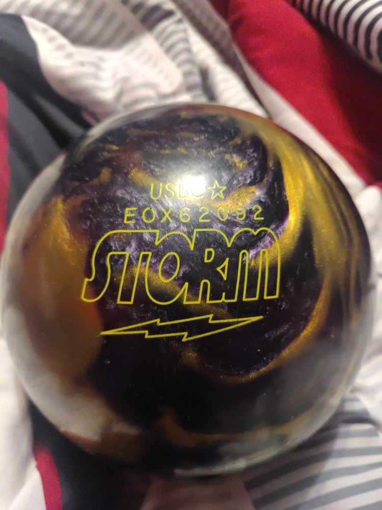 USED Storm Tropical Surge Bowling Ball