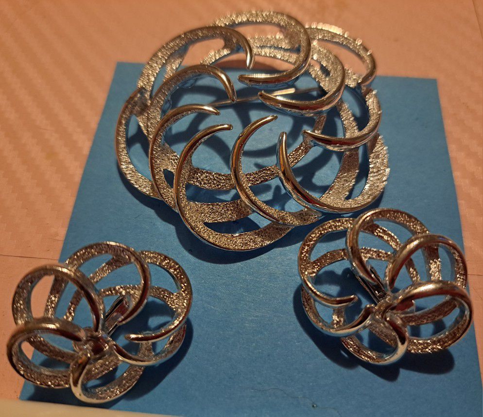Sarah Coventry,  Signed, Antique Textured Swirl Brooch And Clip-on Earrings. Silver Tone