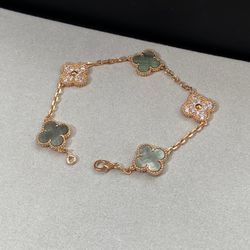 A classic bracelet for women
