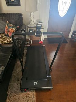 Foldable walking pad / treadmill with phone holder, standing bar & remote