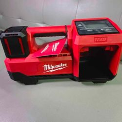 Milwaukee M18 Cordless Electric Portable Inflator (Tool-Only)