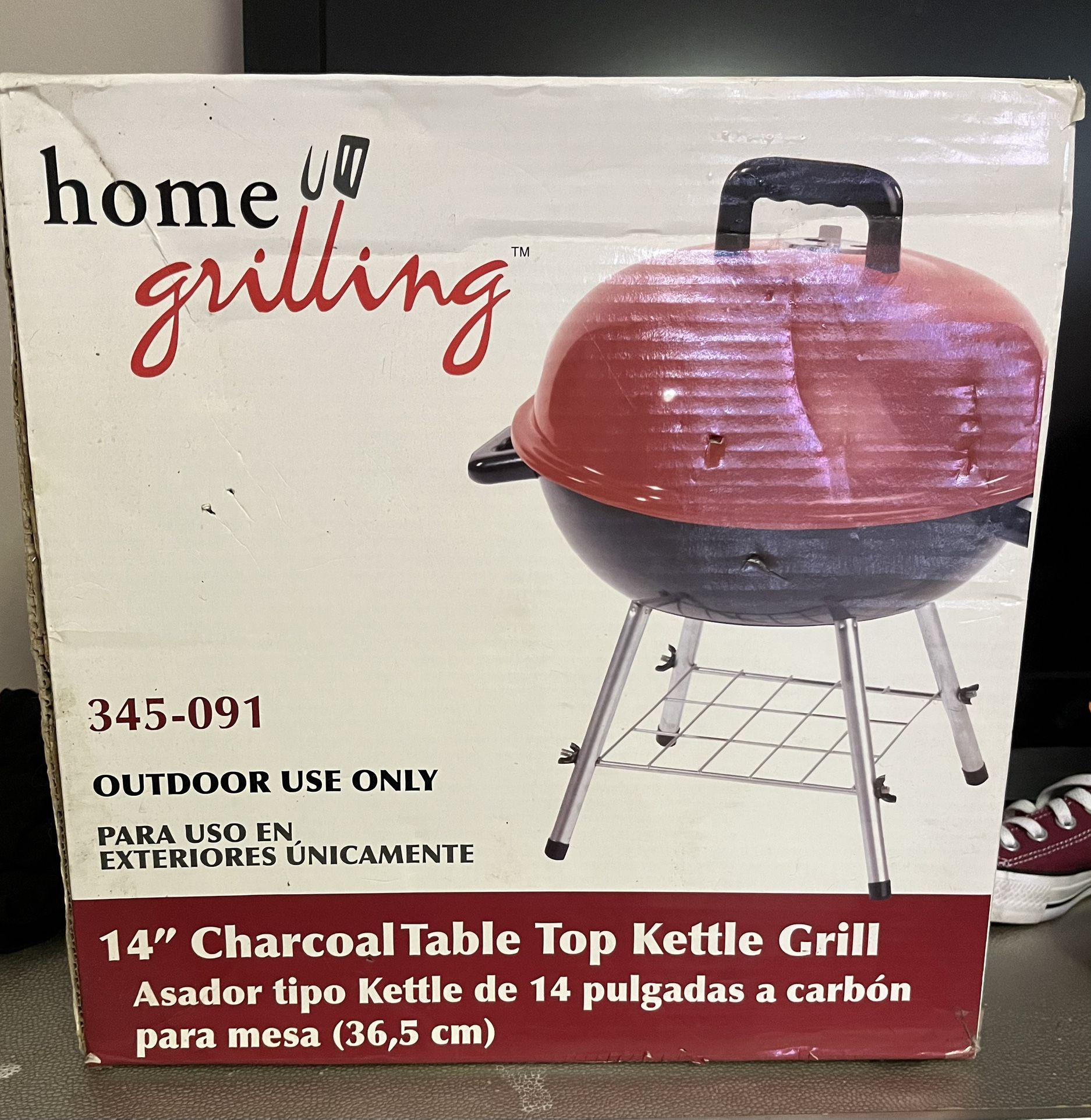 Charcoal tabletop kettle grill/barbecue