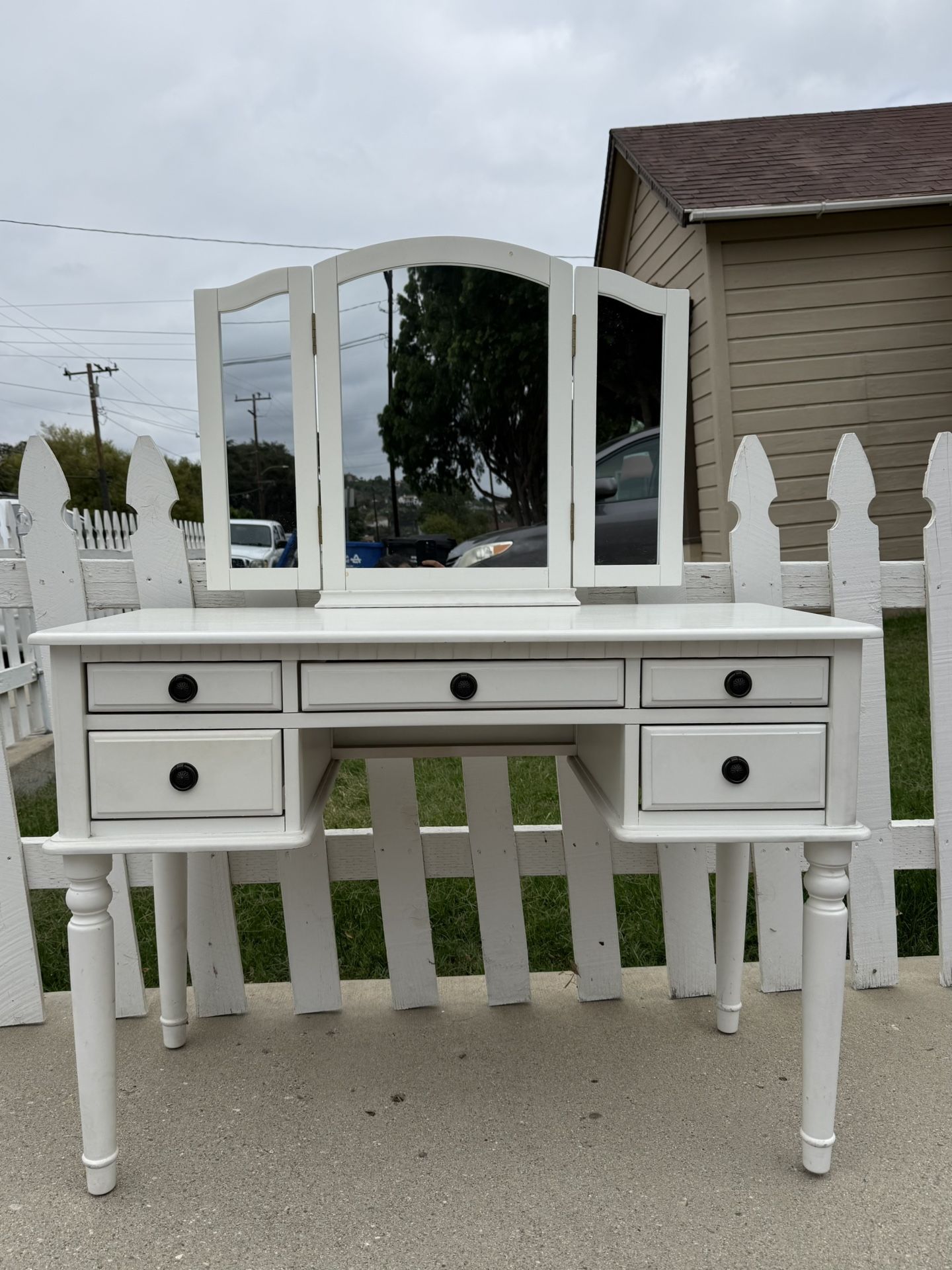 Girls Vanity Desk with Mirror