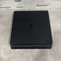 PS4 Slim 