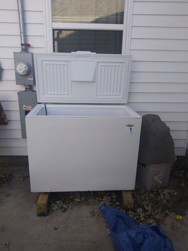 Whirlpool deep freezer chest for Sale in Martinsville, IN OfferUp