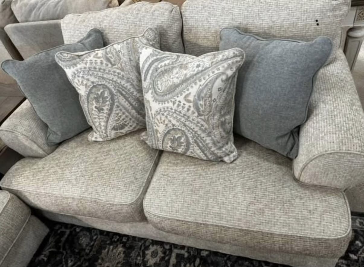 Beautiful Couch Piece 