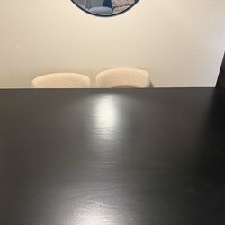 Table with 4 chairs I have two chairs extra so it can be 6