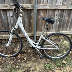 Liv (Giant’s women’s brand) hybrid/comfort bike 