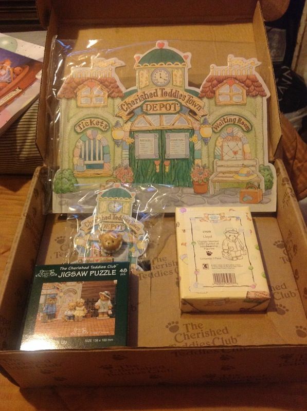 Enesco Cherished teddies loyd membership kit