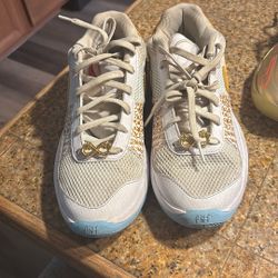 Nike Basketball Shoes size 9