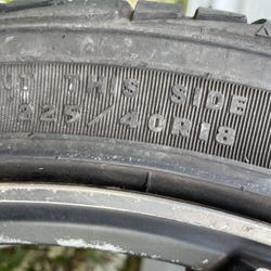 225/40/18 Dunlop Tire