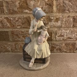 Lladro “Feeding Her Daughter” Figurine 5140