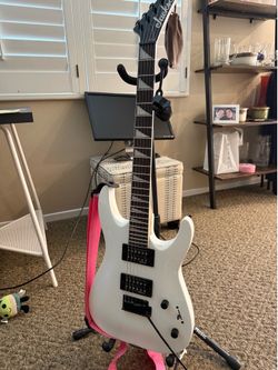 8pc Jackson Electric Guitar Starter Pack – Amp + Accessories Included