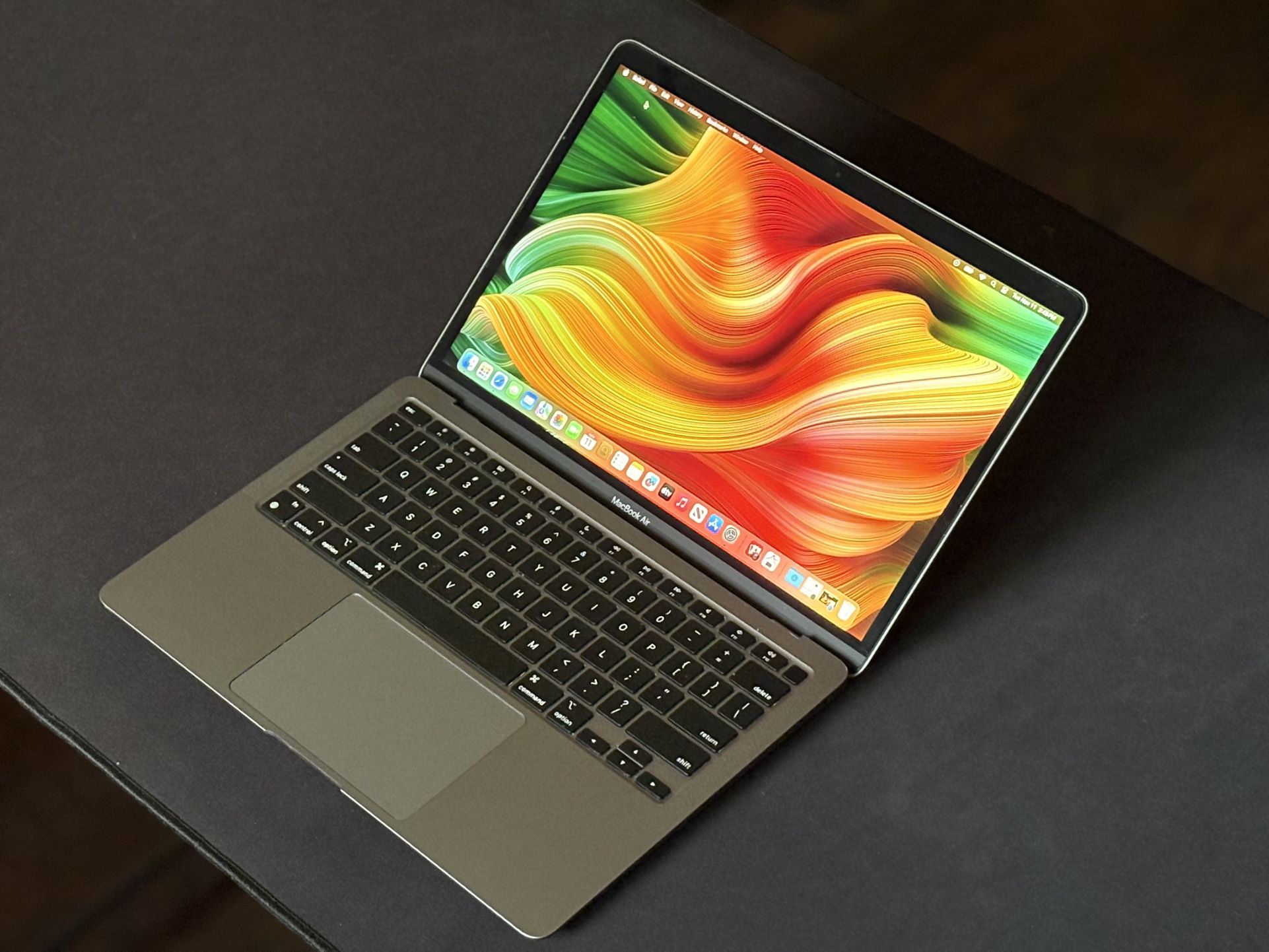 2020 MacBook Air M1 (8Core 3.2GHz) 8gb/128gb