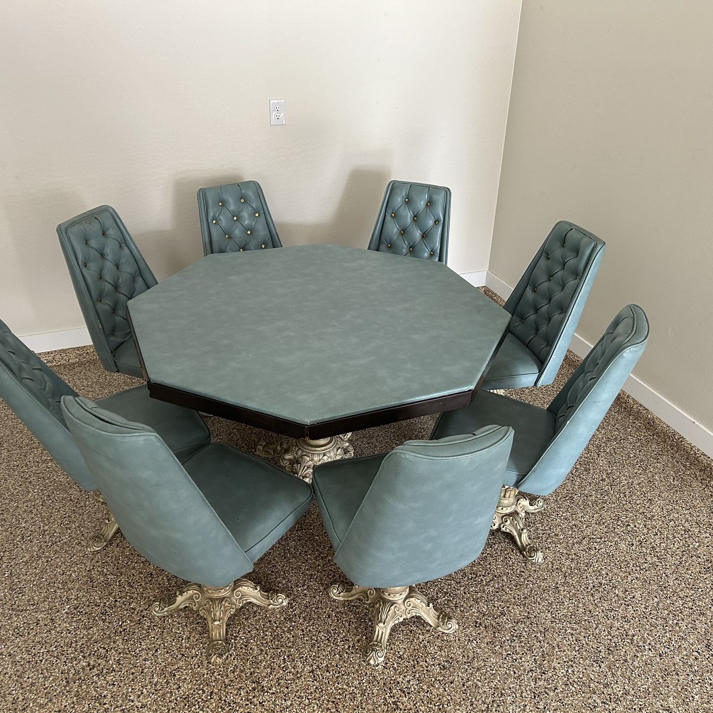 Mid Century Modern Table And Chairs 