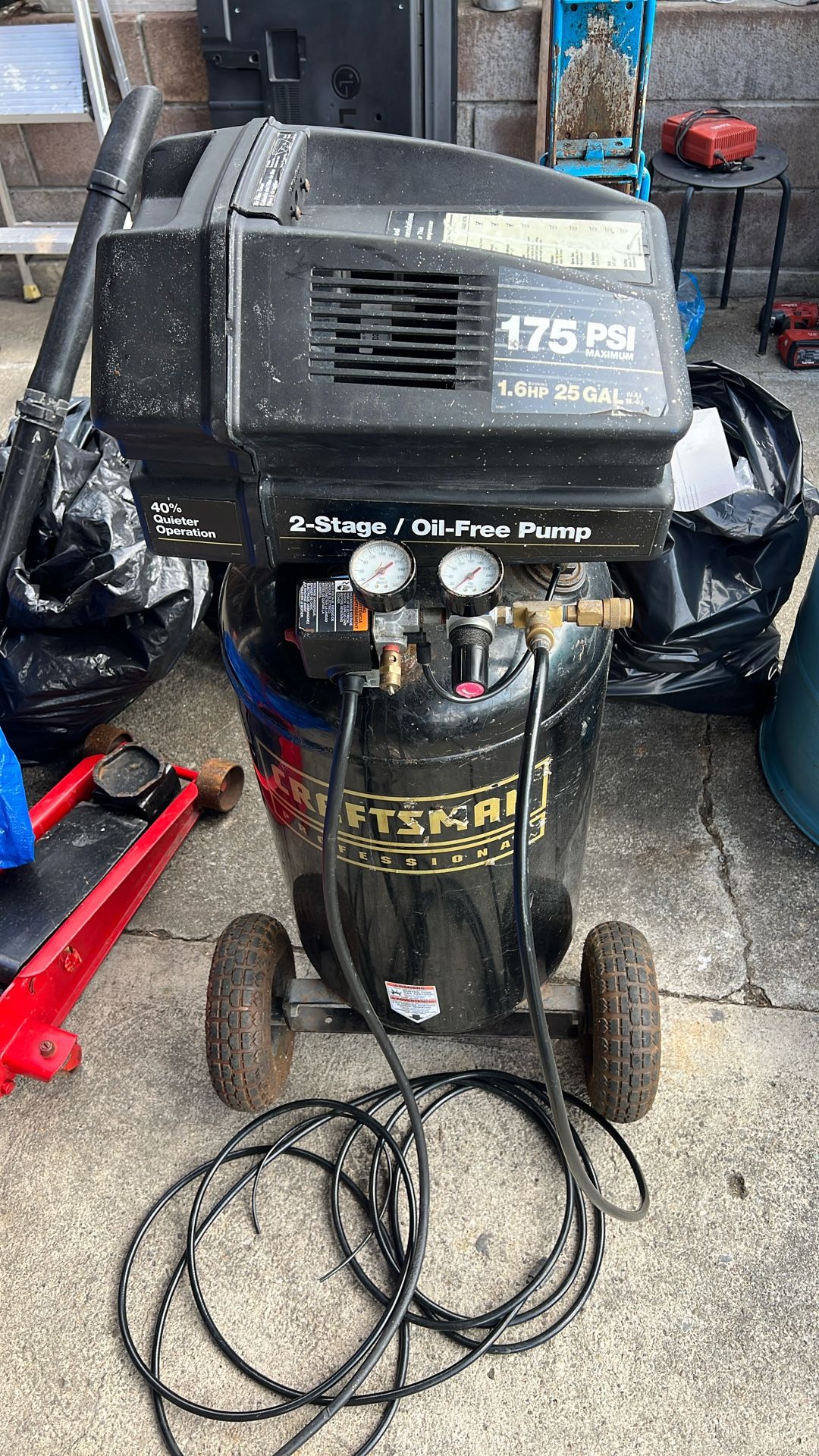 Craftsman Air Compressor. 175 Psi. 25 Gallons.
