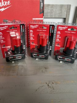 XC6.0 Millwakee Red lithium batteries 