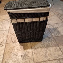 Dark Wicker Laundry Hamper with Lid and Liner