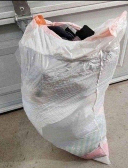 $10 Each Bag Of Women's Clothes