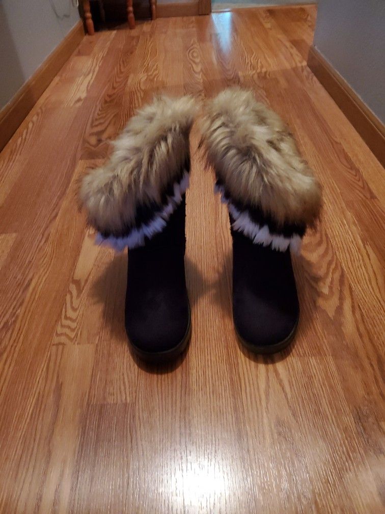 Boots With Fur. Never Worn  Like New 