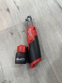 Milwaukee M12 FUEL 12-Volt Lithium-Ion Brushless Cordless High Speed 3/8 in. Ratchet w/CP High Output 2.5 Ah Battery Pack