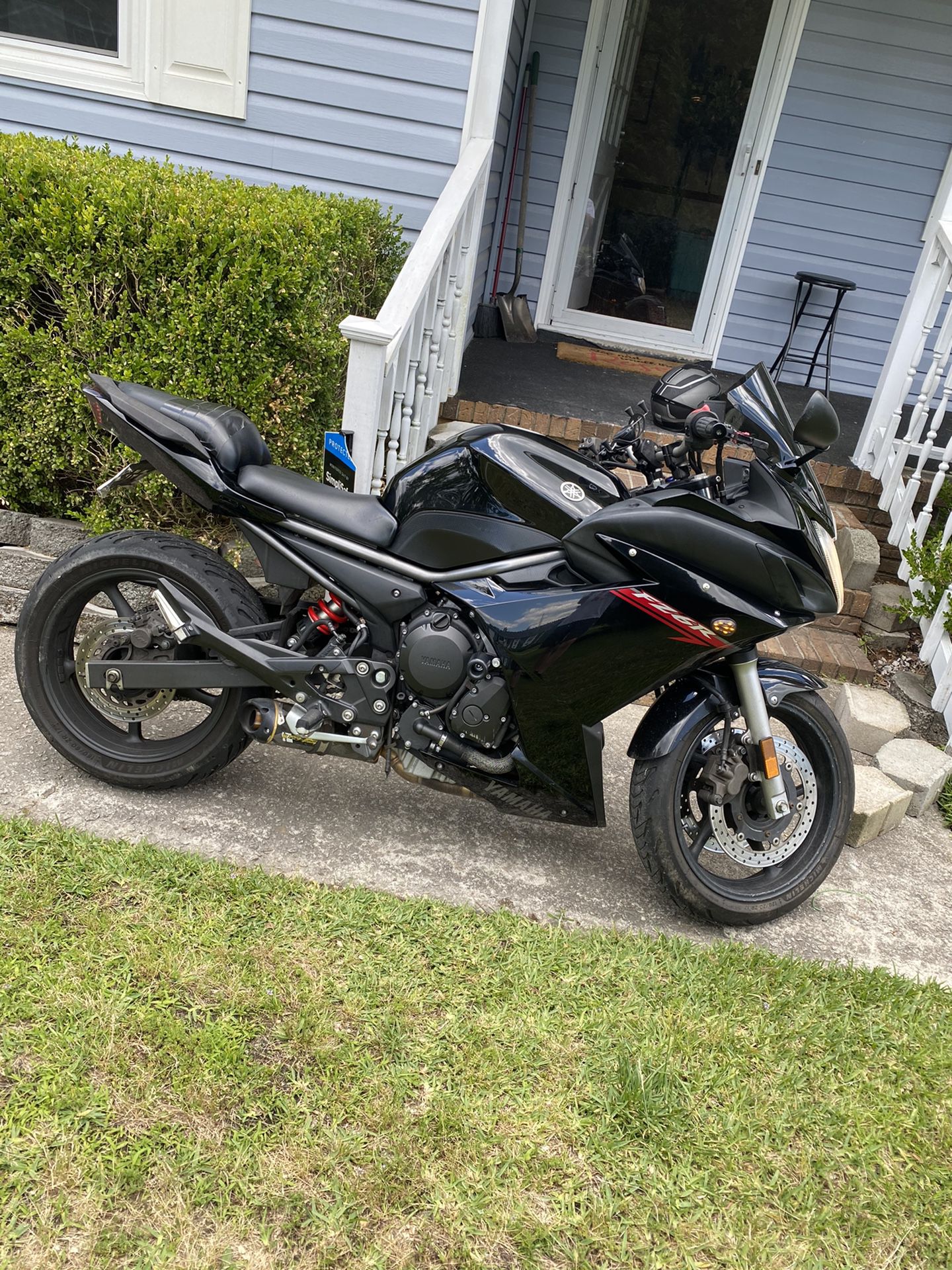 Photo Yamaha FZ6R text me for more details