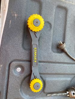 Universal socket wrench