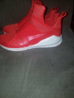 Kylie Jenner Pumas great condition size 10