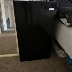 IGLOO Mini Fridge