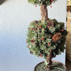 Set Of 2 Christmas Topiaries 