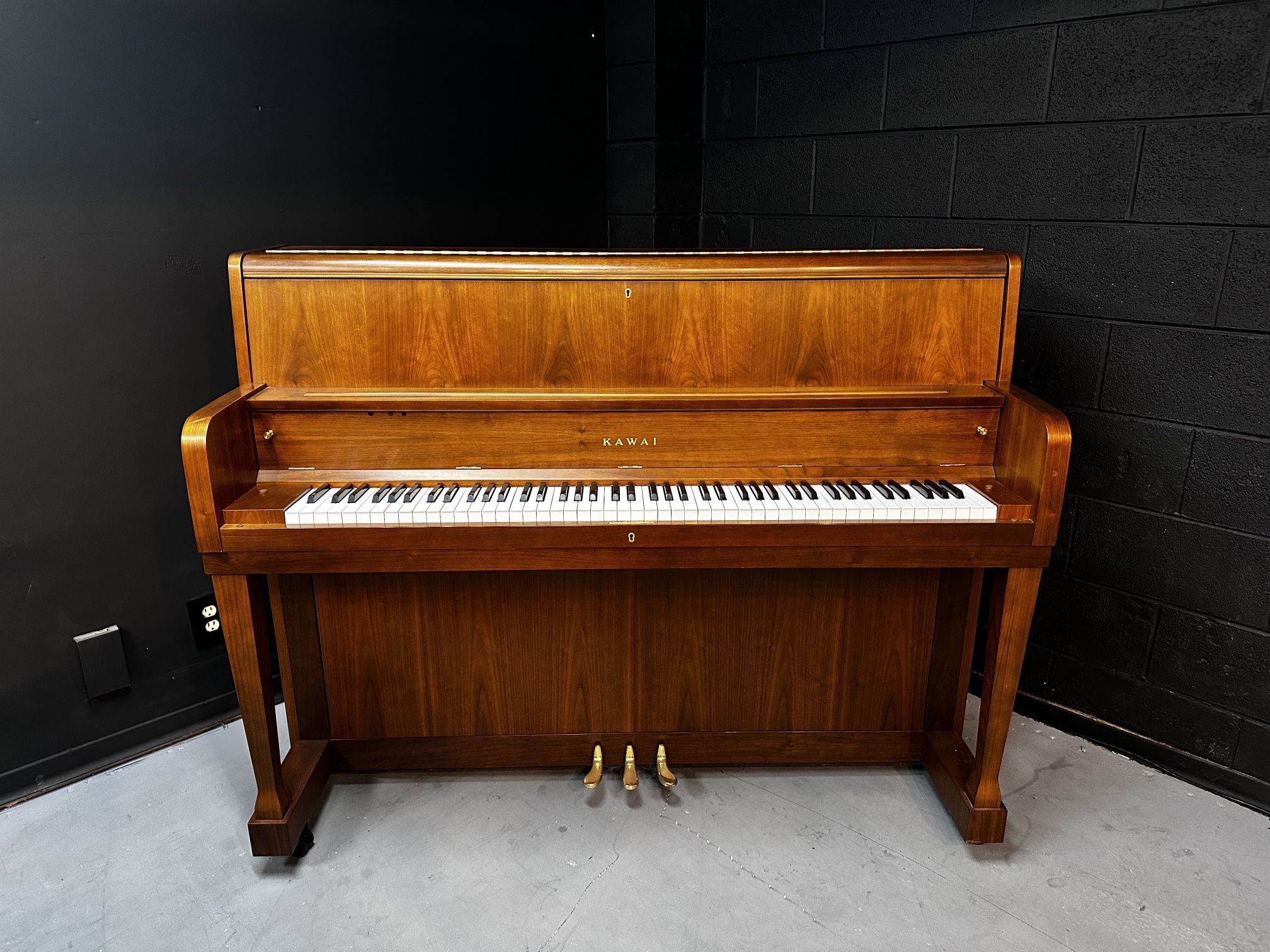 Kawai Model UST-6 46" Walnut Satin Upright Piano 