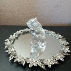 EXQUISITE Signed Steuben NY 3" Sitting Cat Figurine

The product is a signed Steuben NY 3" sitting cat figurine.