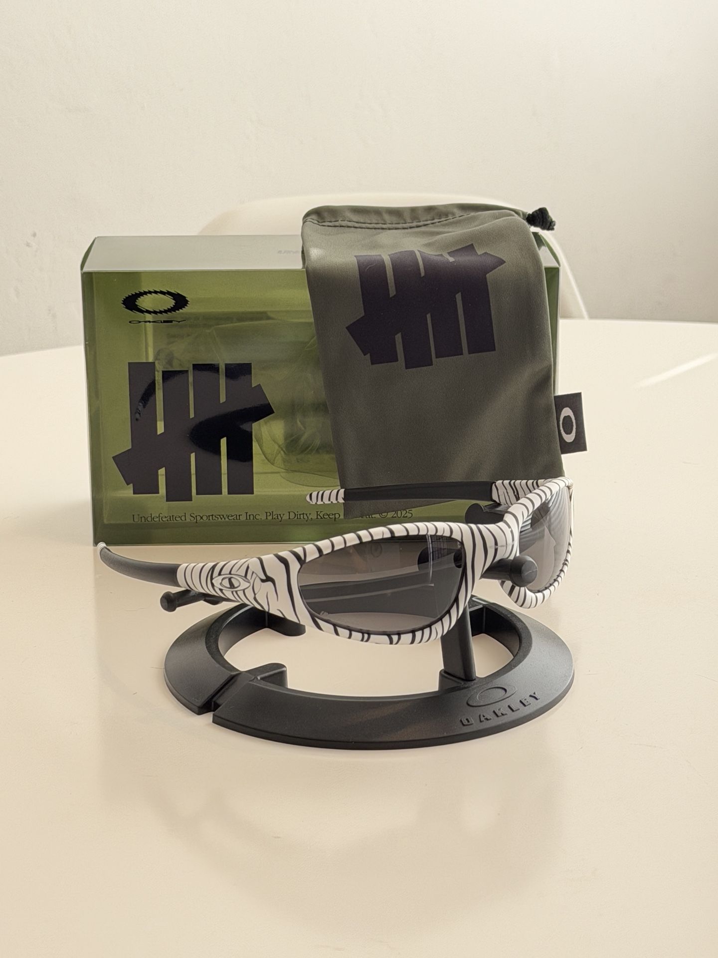 UNDEFEATED X OAKLEY STRAIGHT JACKET 99 - BENGAL