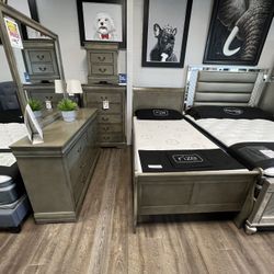 4pc Twin Sized Bed Set