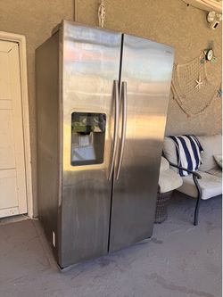 Samsung refrigerator still works good just too big for us  Samsung refrigerator still works good just too big for us