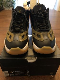 Jordan 11 low IE snakeskin size 10.5