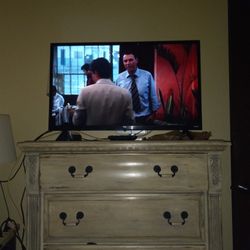 TCL Roku TV 32-in For Sale