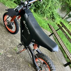 Tuttio With Surron Grip