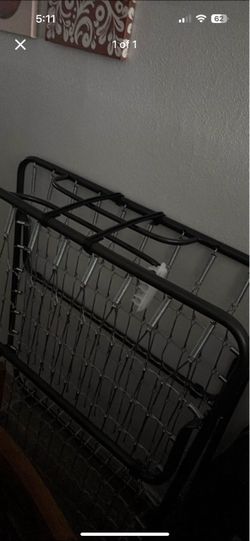 Foldable bed frame