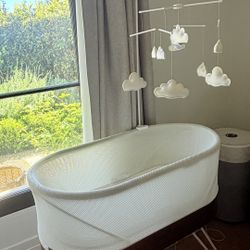 Used- Snoo Bassinet